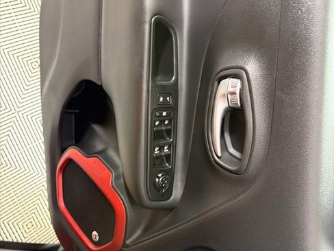Used 2016 Jeep Renegade Trailhawk w/ Premium Trailhawk Package AWD/4WD image 11