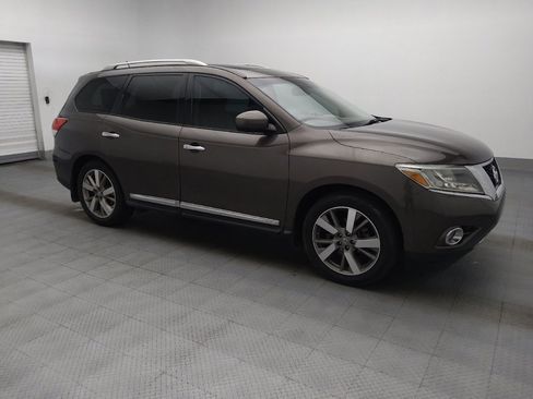 Used 2015 Nissan Pathfinder Platinum w/ Family Entertainment Package FWD image 11