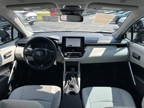 Used 2025 Toyota Corolla Cross L FWD image 10
