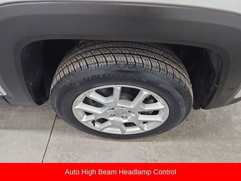 Used 2021 Jeep Renegade Latitude w/ Luxury Group I image 13