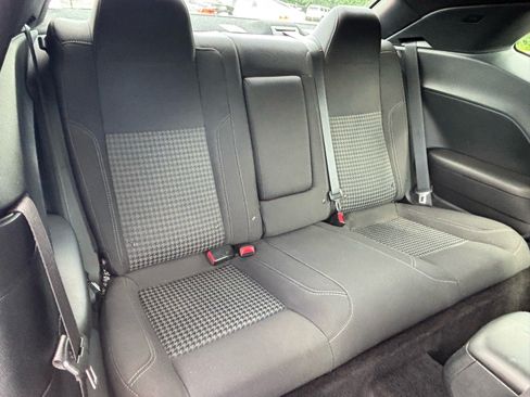 Used 2018 Dodge Challenger SXT RWD image 8