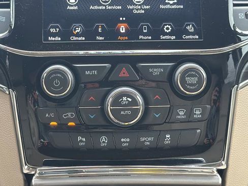 Used 2020 Jeep Grand Cherokee Limited w/ Luxury Group II AWD/4WD image 26