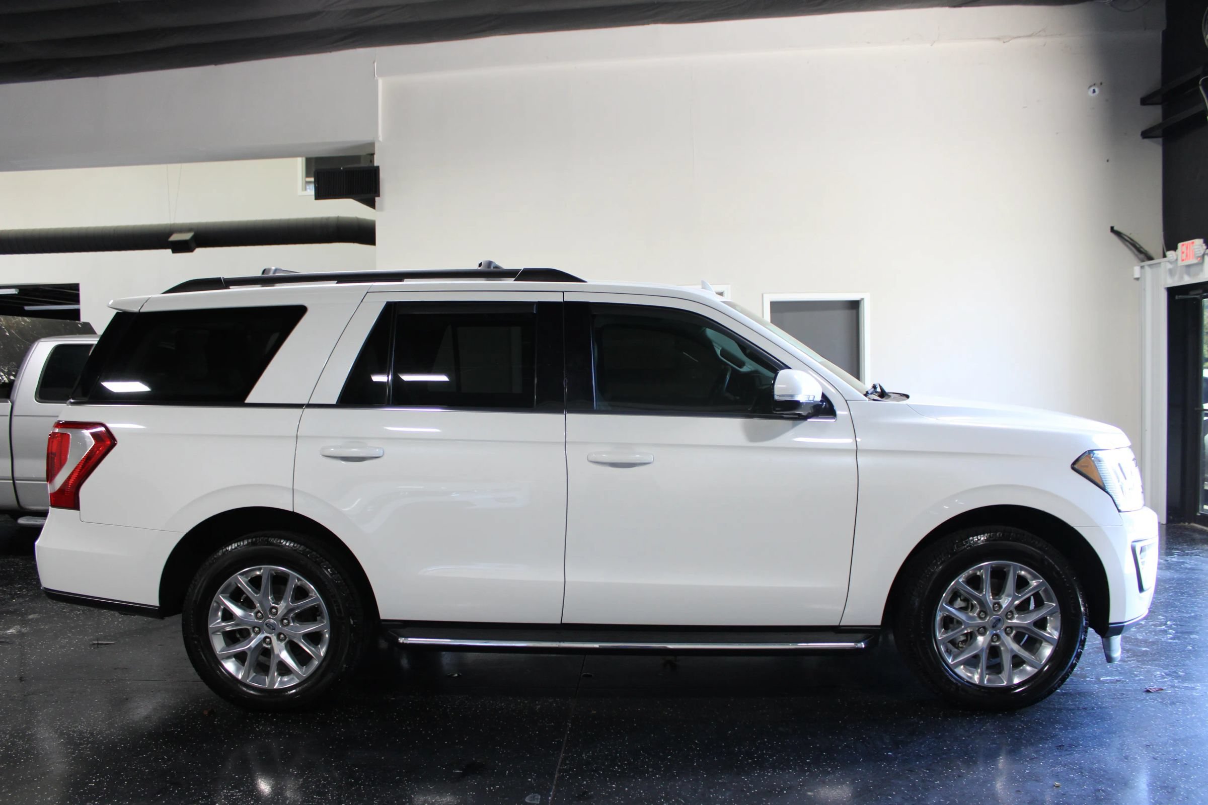 Used 2021 Ford Expedition XLT RWD image 2