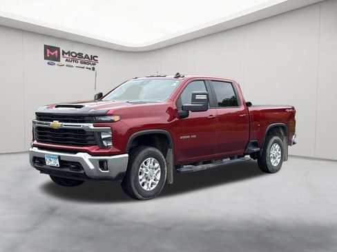 Used 2024 Chevrolet Silverado 2500 LT w/ Convenience Package AWD/4WD image 4
