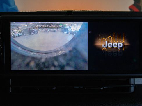 Used 2024 Jeep Wrangler Sport S image 6