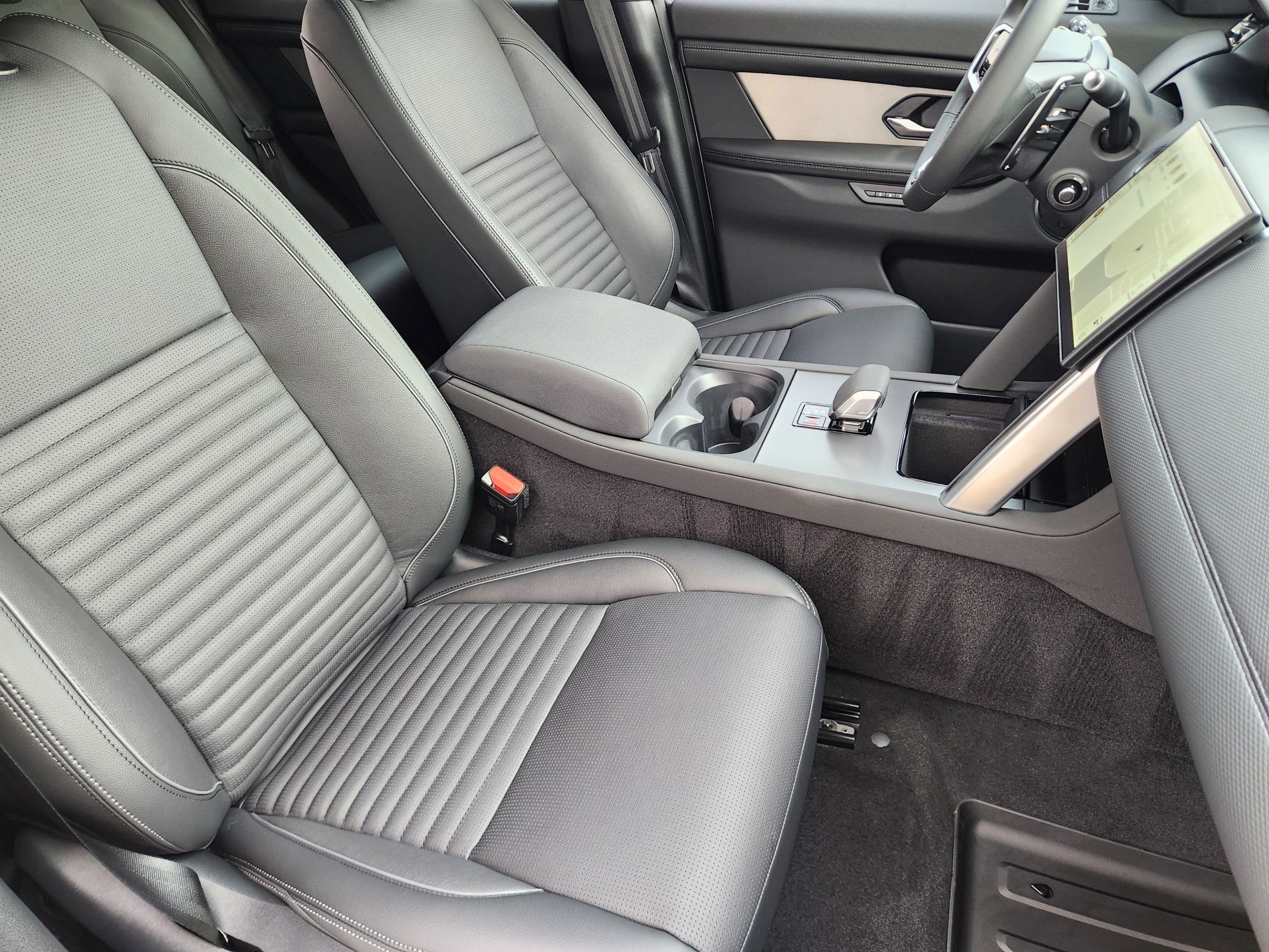 New 2025 Land Rover Discovery Sport Dynamic SE AWD/4WD image 9