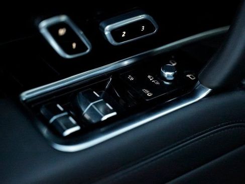 New 2026 Land Rover Range Rover Long Wheelbase SE image 21