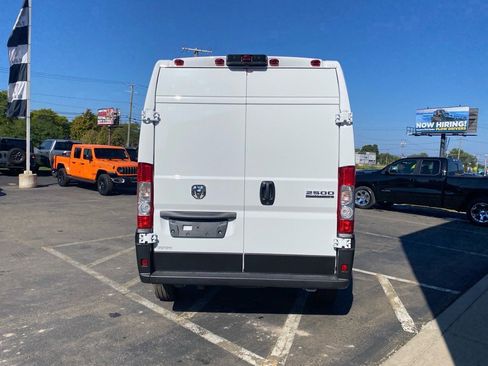 Used 2025 RAM ProMaster 2500 w/ Premium Convenience Group image 4