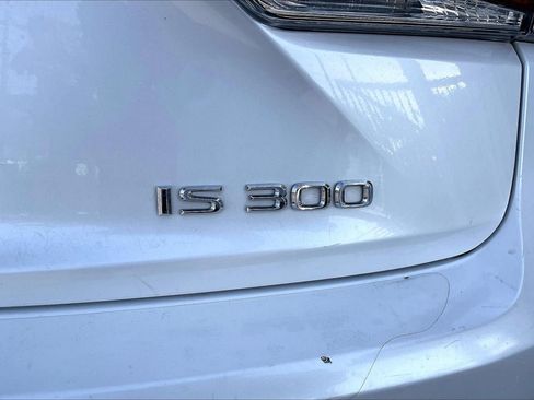 Used 2018 Lexus IS 300 w/ Comfort Package RWD image 8