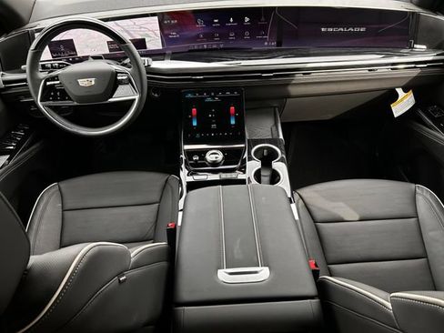 New 2026 Cadillac Escalade ESV Sport w/ LPO, Floor Liner Package image 9