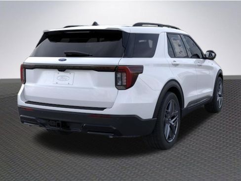 New 2026 Ford Explorer ST-Line w/ ST-Line Street Pack RWD image 8