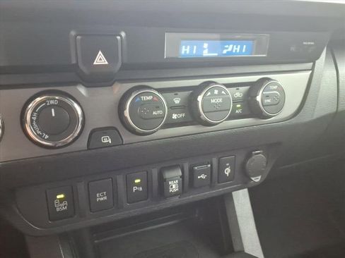 Used 2021 Toyota Tacoma TRD Off-Road image 25