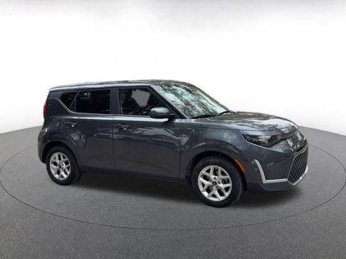Used 2025 Kia Soul LX w/ LX Technology Package image 2
