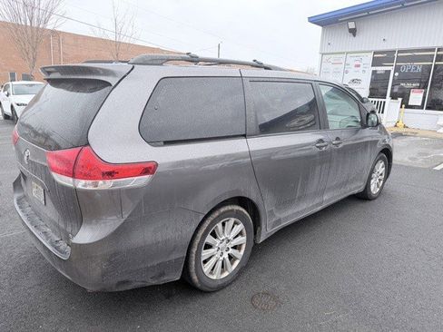 Used 2014 Toyota Sienna XLE image 11
