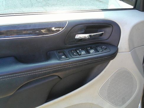 Used 2015 Chrysler Town & Country Touring-L w/ Driver Convenience Group FWD image 25
