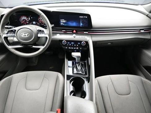 Used 2024 Hyundai Elantra SEL w/ Convenience Package FWD image 15