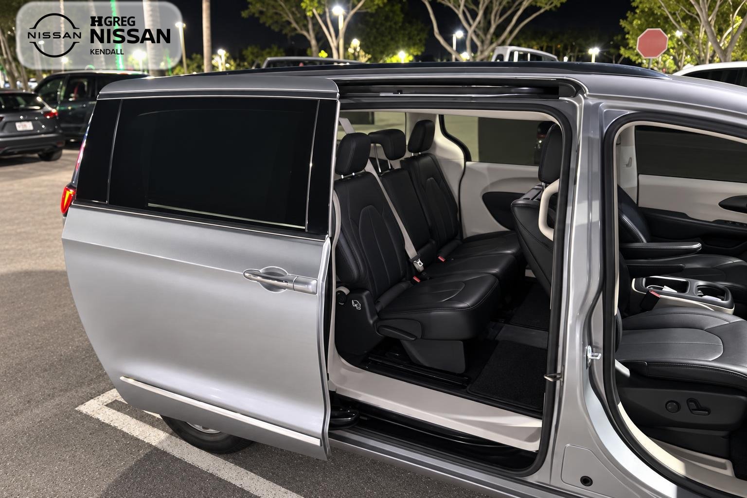 Used 2019 Chrysler Pacifica Touring-L Plus FWD image 7