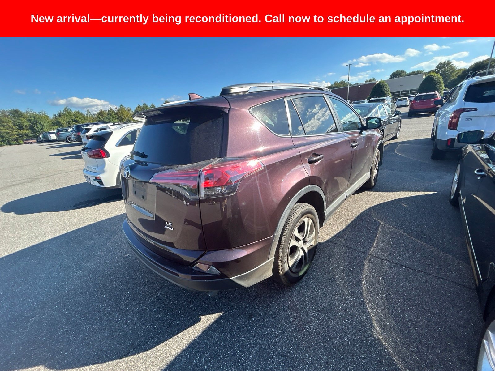 Used 2018 Toyota RAV4 LE AWD/4WD image 10