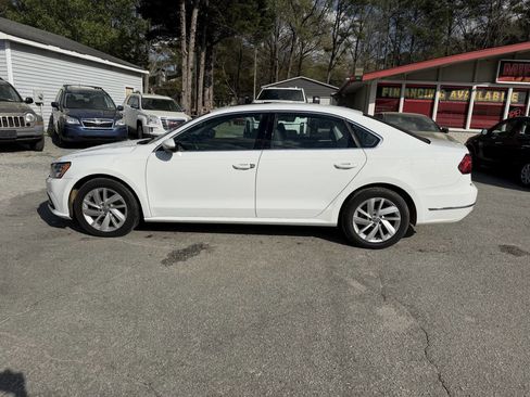 Used 2018 Volkswagen Passat 2.0T SE image 5