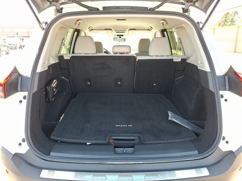 Used 2023 Nissan Rogue SV AWD/4WD image 28