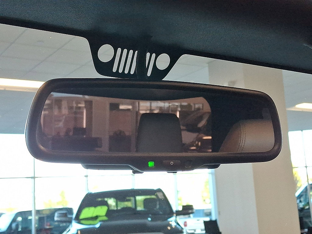 Used 2014 Jeep Wrangler Sahara w/ Dual Top Group AWD/4WD image 21