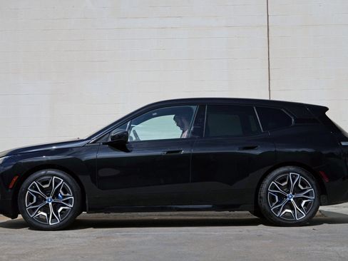Used 2022 BMW iX xDrive50 w/ Sport Package AWD/4WD image 8