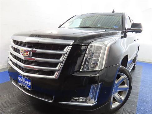 Used 2017 Cadillac Escalade Luxury image 1