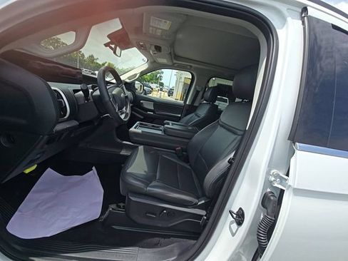 Used 2025 Ford Expedition Active RWD image 10