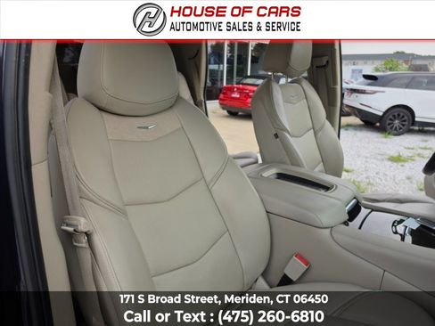 Used 2019 Cadillac Escalade Luxury AWD/4WD image 42