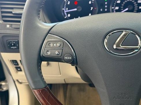 Used 2011 Lexus ES 350 w/ Luxury Pkg & Navigation w/ Preferred Accessory Package FWD image 17