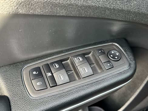 Used 2023 Chrysler 300 Touring L w/ Popular Equipment Group image 21