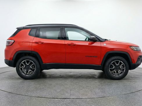 Used 2025 Jeep Compass Trailhawk AWD/4WD image 11