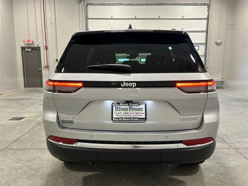 New 2025 Jeep Grand Cherokee Limited image 7