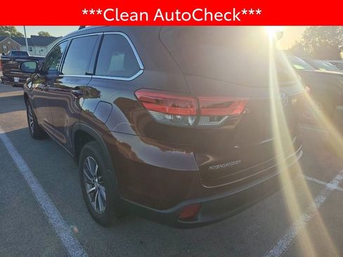 Used 2017 Toyota Highlander XLE AWD/4WD image 4