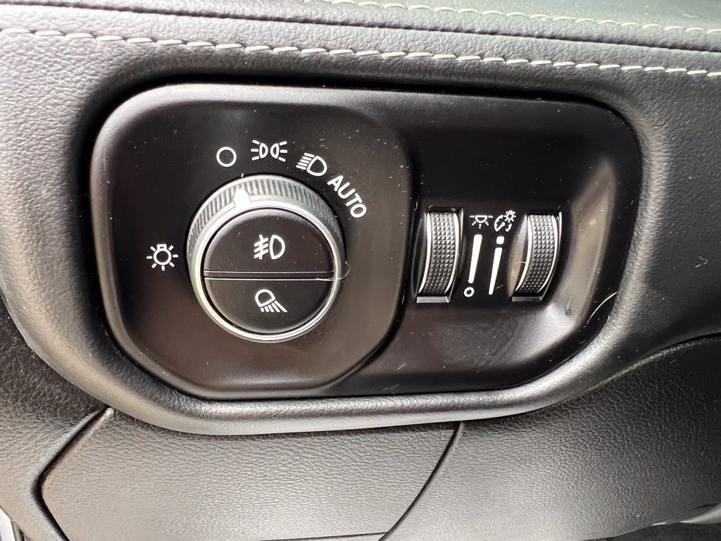 Used 2024 RAM 2500 Limited AWD/4WD image 36