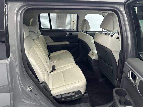 Used 2024 Hyundai Santa Fe SEL FWD image 16