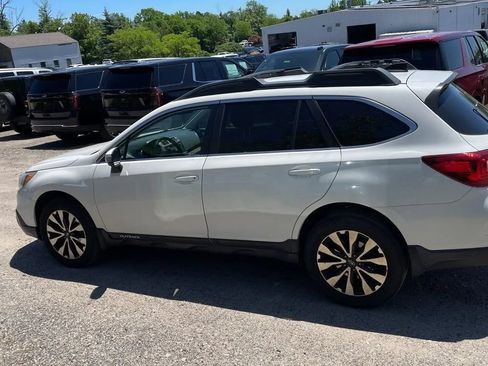 Used 2016 Subaru Outback 2.5i Limited AWD/4WD image 3