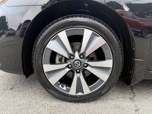 Used 2019 Nissan Sentra SV w/ Special Edition Package FWD image 24