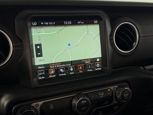 Used 2023 Jeep Wrangler Unlimited Sahara AWD/4WD image 20