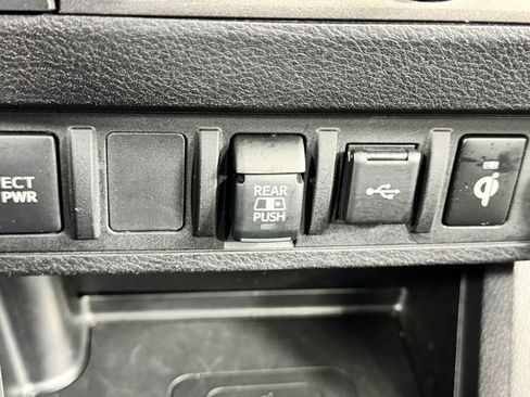 Used 2022 Toyota Tacoma TRD Off-Road AWD/4WD image 27