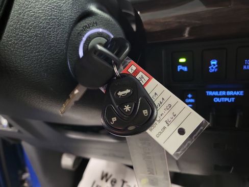 Used 2017 Toyota Tundra Limited image 18