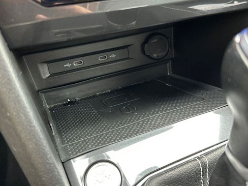 Used 2022 Volkswagen Tiguan SE R-Line image 35