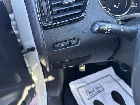 Used 2021 Nissan Rogue Sport S image 12