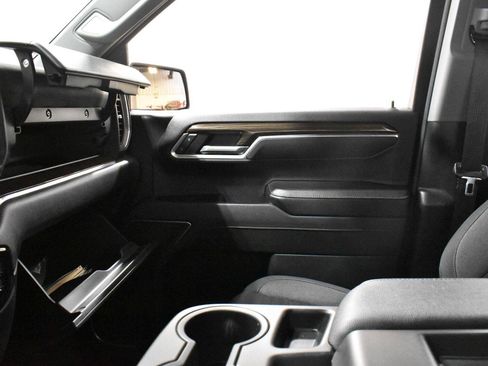 Used 2025 Chevrolet Silverado 1500 LT AWD/4WD image 17