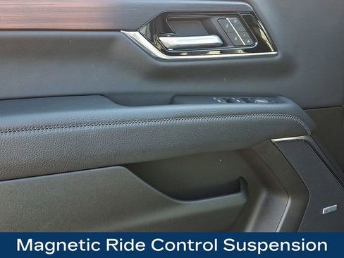 Used 2025 GMC Yukon XL Denali image 17