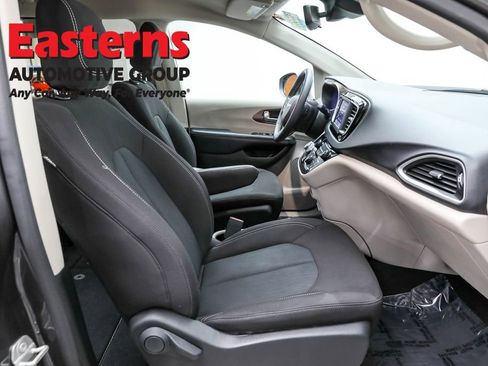 Used 2023 Chrysler Voyager LX image 23