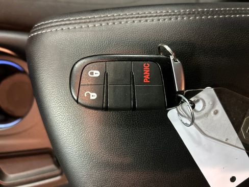 Used 2024 Dodge Durango SXT w/ SXT Blacktop Group image 22