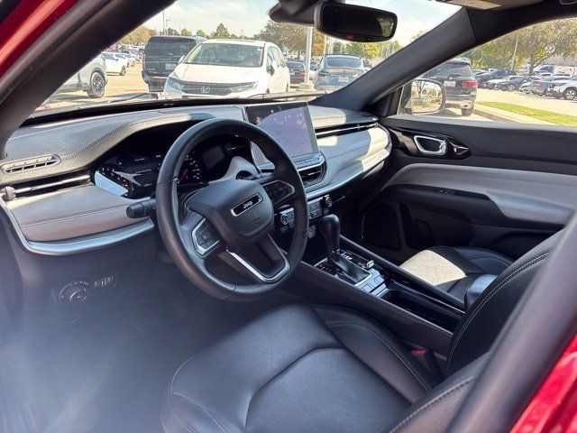 Used 2025 Jeep Compass Limited AWD/4WD image 11