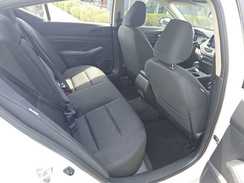 Used 2025 Nissan Altima 2.5 SV FWD image 19