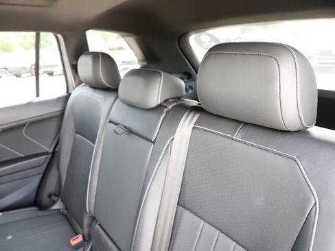 Used 2024 Volkswagen Tiguan SE R-Line w/ MDO Package, Two-Row AWD/4WD image 15